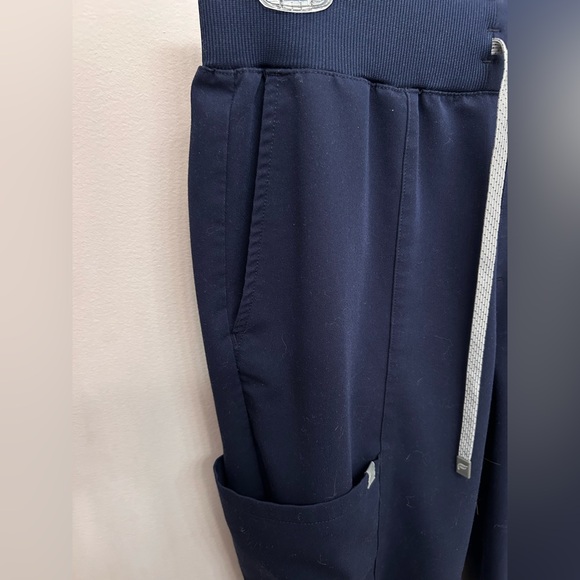 Fabletics Navy Scrub Set - Picture 5 of 12